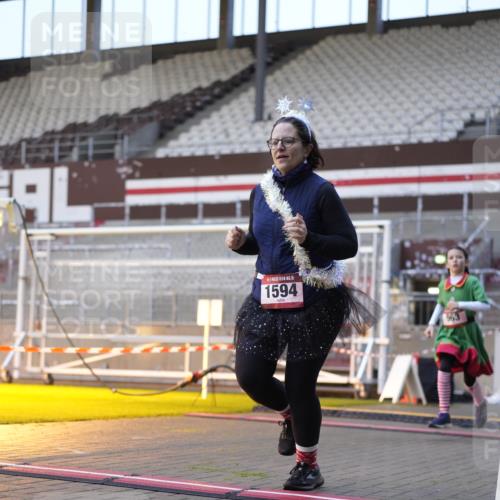 07.12.2025 - St. Pauli X-Mass-Run No. 15 Patografie http://msf.ph/oto/9375378 07.12.2025 10:03:06 Ziel 177, 442, 443, 460, 936, 943, 956, 963, 965, 1118, 1594, 2505, 2682, 3417 meine-sportfotos.de