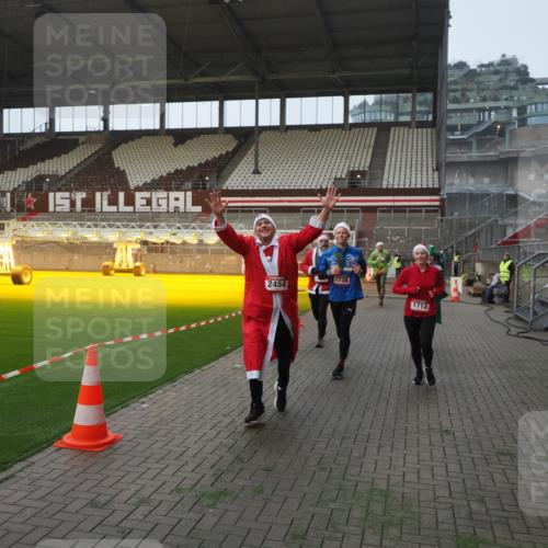 07.12.2025 - St. Pauli X-Mass-Run No. 15 Fabian Wolf http://msf.ph/oto/9375379 07.12.2025 10:04:18 Ziel 113, 1291, 1302, 1712, 1738, 2454, 3188, 4673 meine-sportfotos.de