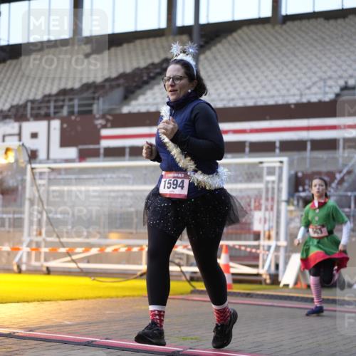 07.12.2025 - St. Pauli X-Mass-Run No. 15 Patografie http://msf.ph/oto/9375380 07.12.2025 10:03:06 Ziel 177, 442, 443, 460, 936, 943, 956, 963, 965, 1118, 1594, 2505, 2682, 3417 meine-sportfotos.de