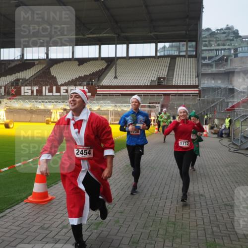 07.12.2025 - St. Pauli X-Mass-Run No. 15 Fabian Wolf http://msf.ph/oto/9375387 07.12.2025 10:04:19 Ziel 113, 1291, 1302, 1712, 1738, 2454, 3188, 4673 meine-sportfotos.de