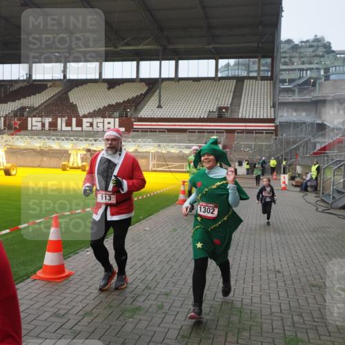 07.12.2025 - St. Pauli X-Mass-Run No. 15 Fabian Wolf http://msf.ph/oto/9375404 07.12.2025 10:04:20 Ziel 113, 1291, 1302, 1712, 1738, 2454, 3188, 4673 meine-sportfotos.de