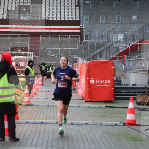 07.12.2025 - St. Pauli X-Mass-Run No. 15 Luisa Fischer http://msf.ph/oto/9375417 07.12.2025 09:50:26 Ziel 1, 1896, 1896 meine-sportfotos.de