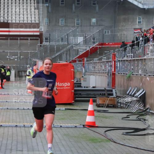 07.12.2025 - St. Pauli X-Mass-Run No. 15 Luisa Fischer http://msf.ph/oto/9375423 07.12.2025 09:50:27 Ziel 1764, 1896, 1896 meine-sportfotos.de