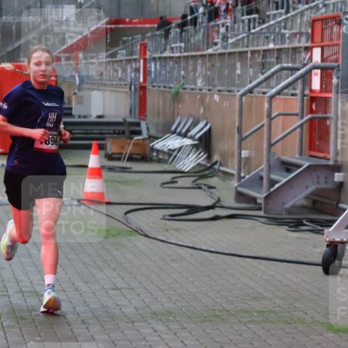 07.12.2025 - St. Pauli X-Mass-Run No. 15 Luisa Fischer http://msf.ph/oto/9375427 07.12.2025 09:50:28 Ziel 896, 1896 meine-sportfotos.de