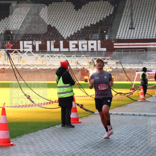 07.12.2025 - St. Pauli X-Mass-Run No. 15 Luisa Fischer http://msf.ph/oto/9375444 07.12.2025 09:51:13 Ziel 4, 2224, 615, 2224 meine-sportfotos.de