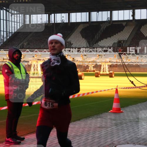 07.12.2025 - St. Pauli X-Mass-Run No. 15 Luisa Fischer http://msf.ph/oto/9375465 07.12.2025 09:51:19 Ziel 67, 615, 615, 2224 meine-sportfotos.de