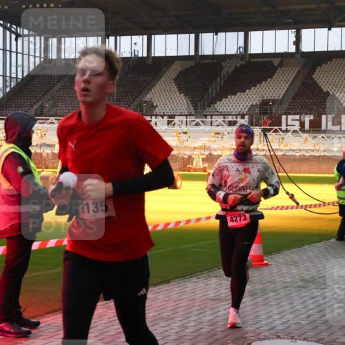 07.12.2025 - St. Pauli X-Mass-Run No. 15 Luisa Fischer http://msf.ph/oto/9375475 07.12.2025 09:51:34 Ziel 2135, 1896, 4273, 13, 13, 615, 1258, 2030, 2135, 2224, 2646, 3110, 4273 meine-sportfotos.de