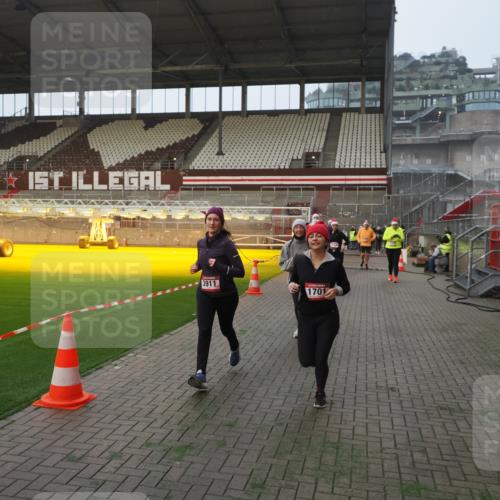 07.12.2025 - St. Pauli X-Mass-Run No. 15 Fabian Wolf http://msf.ph/oto/9375487 07.12.2025 10:04:34 Ziel 713, 1291, 1522, 1701, 1871, 2569, 2570, 3188, 3477, 3894, 3911, 4673 meine-sportfotos.de