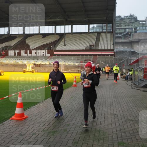 07.12.2025 - St. Pauli X-Mass-Run No. 15 Fabian Wolf http://msf.ph/oto/9375492 07.12.2025 10:04:34 Ziel 713, 1291, 1522, 1701, 1871, 2569, 2570, 3188, 3477, 3894, 3911, 4673 meine-sportfotos.de