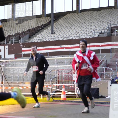 07.12.2025 - St. Pauli X-Mass-Run No. 15 Patografie http://msf.ph/oto/9375493 07.12.2025 10:03:32 Ziel 185, 213, 214, 358, 940, 984, 1023, 1263, 1264, 1484, 1486, 1506, 1888, 2002, 2366, 2380, 3334, 3734, 4193, 4239, 4660, 4667, 4679, 4680 meine-sportfotos.de