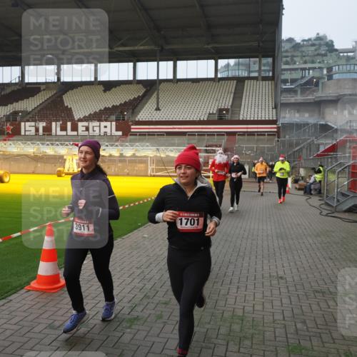 07.12.2025 - St. Pauli X-Mass-Run No. 15 Fabian Wolf http://msf.ph/oto/9375503 07.12.2025 10:04:34 Ziel 713, 1291, 1522, 1701, 1871, 2569, 2570, 3188, 3477, 3894, 3911, 4673 meine-sportfotos.de