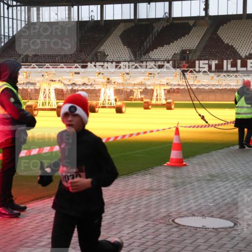 07.12.2025 - St. Pauli X-Mass-Run No. 15 Luisa Fischer http://msf.ph/oto/9375507 07.12.2025 09:51:41 Ziel 020, 13, 615, 1258, 1893, 2030, 2135, 2224, 2646, 3110, 4273 meine-sportfotos.de