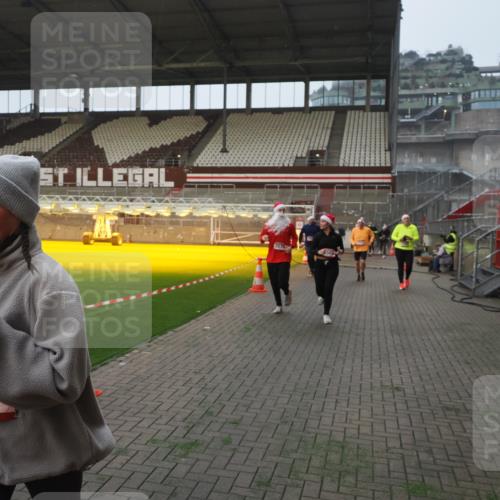 07.12.2025 - St. Pauli X-Mass-Run No. 15 Fabian Wolf http://msf.ph/oto/9375515 07.12.2025 10:04:36 Ziel 713, 1522, 1701, 1871, 2569, 2570, 3477, 3894, 3911, 4673 meine-sportfotos.de