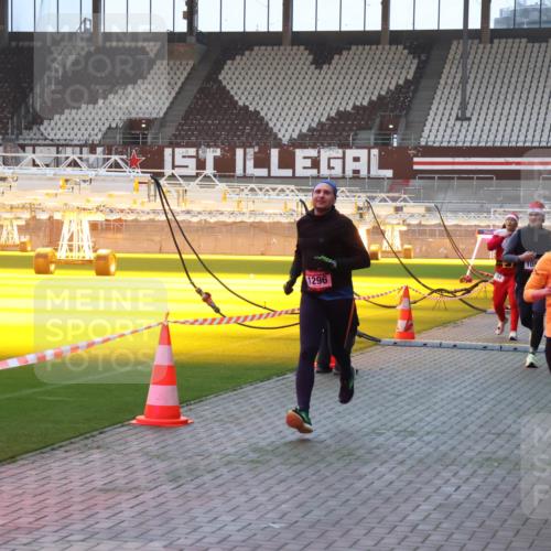 07.12.2025 - St. Pauli X-Mass-Run No. 15 Luisa Fischer http://msf.ph/oto/9375538 07.12.2025 09:52:49 Ziel 1296, 10, 2034, 154, 195, 1052, 1296, 2034 meine-sportfotos.de