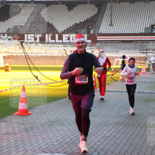 07.12.2025 - St. Pauli X-Mass-Run No. 15 Luisa Fischer http://msf.ph/oto/9375556 07.12.2025 09:52:54 Ziel 5, 1052, 195, 154, 195, 1052, 1296, 2034 meine-sportfotos.de