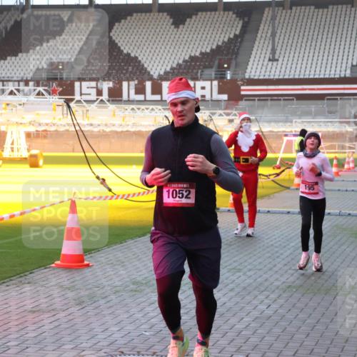 07.12.2025 - St. Pauli X-Mass-Run No. 15 Luisa Fischer http://msf.ph/oto/9375557 07.12.2025 09:52:54 Ziel 15, 1052, 195, 154, 195, 1052, 1296, 2034 meine-sportfotos.de