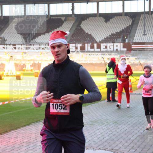 07.12.2025 - St. Pauli X-Mass-Run No. 15 Luisa Fischer http://msf.ph/oto/9375562 07.12.2025 09:52:55 Ziel 1052, 195, 154, 195, 1052, 1296, 2034 meine-sportfotos.de