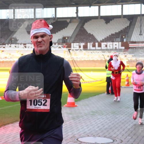 07.12.2025 - St. Pauli X-Mass-Run No. 15 Luisa Fischer http://msf.ph/oto/9375565 07.12.2025 09:52:55 Ziel 15, 1052, 195, 154, 195, 1052, 1296, 2034 meine-sportfotos.de