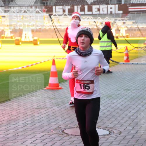 07.12.2025 - St. Pauli X-Mass-Run No. 15 Luisa Fischer http://msf.ph/oto/9375571 07.12.2025 09:52:57 Ziel 15, 195, 154, 195, 1052, 1241, 1296, 2034 meine-sportfotos.de