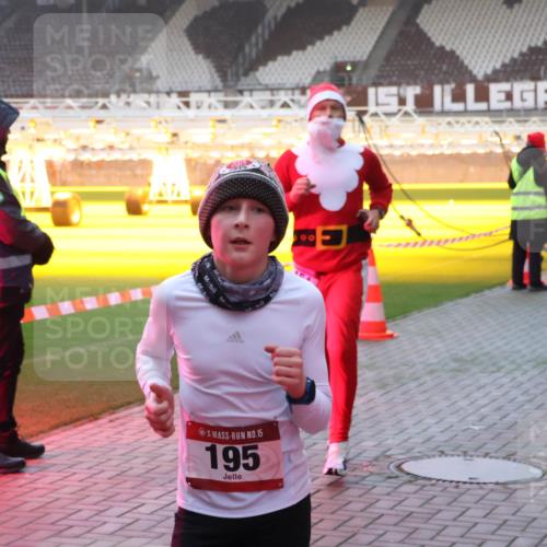 07.12.2025 - St. Pauli X-Mass-Run No. 15 Luisa Fischer http://msf.ph/oto/9375578 07.12.2025 09:52:58 Ziel 15, 195, 00, 154, 195, 1052, 1241, 1296, 2034 meine-sportfotos.de