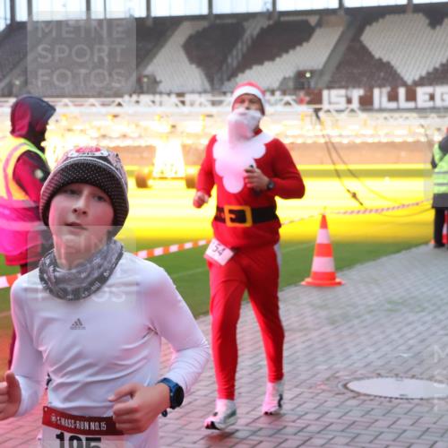 07.12.2025 - St. Pauli X-Mass-Run No. 15 Luisa Fischer http://msf.ph/oto/9375579 07.12.2025 09:52:59 Ziel 15, 54, 154, 195, 1052, 1241, 1296, 2034 meine-sportfotos.de