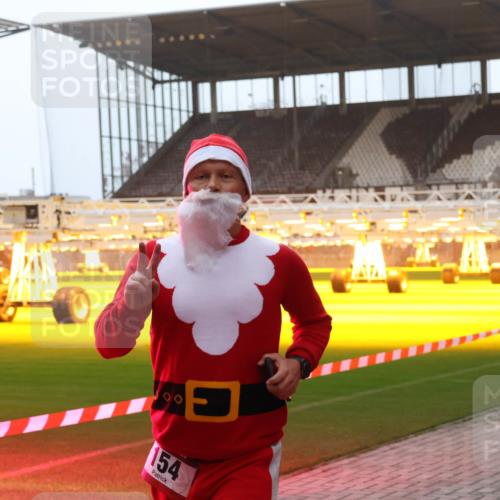07.12.2025 - St. Pauli X-Mass-Run No. 15 Luisa Fischer http://msf.ph/oto/9375583 07.12.2025 09:53:00 Ziel 00, 154, 154, 195, 1052, 1241, 1296, 2034 meine-sportfotos.de