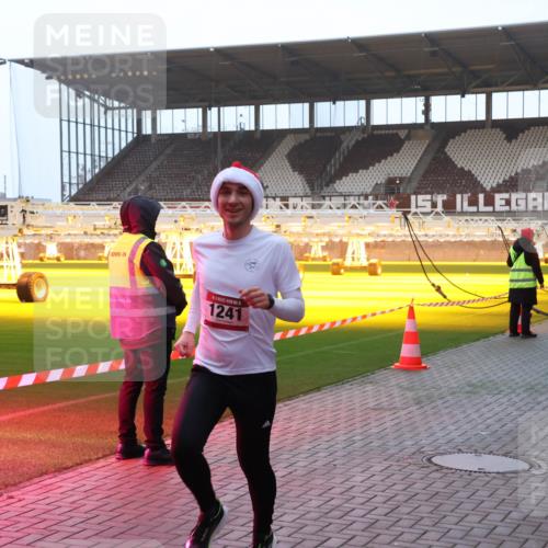07.12.2025 - St. Pauli X-Mass-Run No. 15 Luisa Fischer http://msf.ph/oto/9375600 07.12.2025 09:53:06 Ziel 1241, 154, 195, 937, 1052, 1241, 1296, 2034 meine-sportfotos.de
