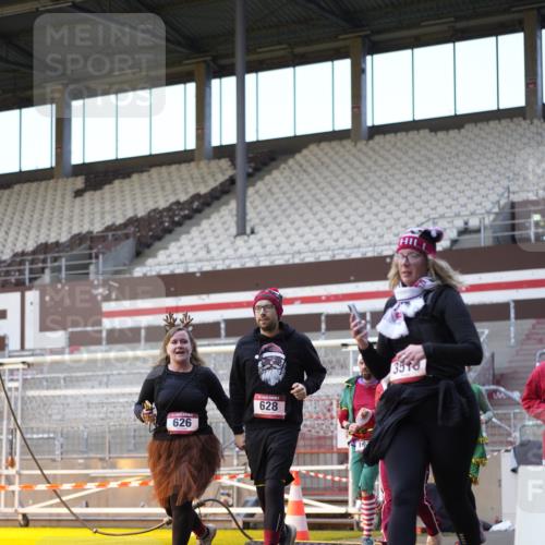 07.12.2025 - St. Pauli X-Mass-Run No. 15 Patografie http://msf.ph/oto/9375607 07.12.2025 10:03:49 Ziel 185, 213, 399, 626, 628, 709, 1027, 1028, 1307, 1394, 1425, 1906, 2002, 2110, 2112, 2366, 3198, 3337, 3340, 3359, 3519, 3734, 4151 meine-sportfotos.de