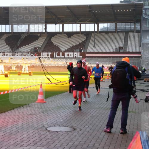 07.12.2025 - St. Pauli X-Mass-Run No. 15 Luisa Fischer http://msf.ph/oto/9375610 07.12.2025 09:53:17 Ziel 1874, 154, 195, 518, 937, 1052, 1241, 1296, 1874, 2034 meine-sportfotos.de