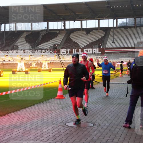 07.12.2025 - St. Pauli X-Mass-Run No. 15 Luisa Fischer http://msf.ph/oto/9375615 07.12.2025 09:53:18 Ziel 1874, 154, 195, 518, 937, 1052, 1241, 1296, 1874, 2034 meine-sportfotos.de