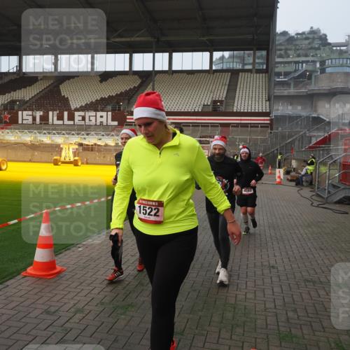 07.12.2025 - St. Pauli X-Mass-Run No. 15 Fabian Wolf http://msf.ph/oto/9375617 07.12.2025 10:04:45 Ziel 713, 1217, 1701, 2569, 2570, 3477, 3894, 3911, 4080, 4553, 4557 meine-sportfotos.de