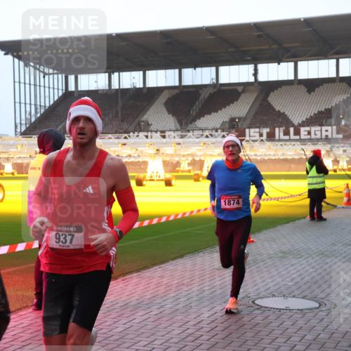 07.12.2025 - St. Pauli X-Mass-Run No. 15 Luisa Fischer http://msf.ph/oto/9375625 07.12.2025 09:53:20 Ziel 15, 937, 1874, 154, 195, 518, 937, 1052, 1241, 1874, 2034 meine-sportfotos.de