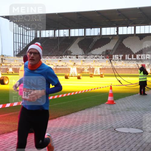 07.12.2025 - St. Pauli X-Mass-Run No. 15 Luisa Fischer http://msf.ph/oto/9375630 07.12.2025 09:53:21 Ziel 187, 195, 518, 937, 1052, 1241, 1874, 2034 meine-sportfotos.de