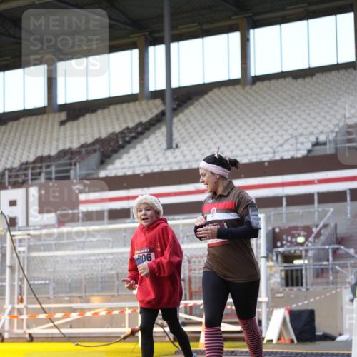 07.12.2025 - St. Pauli X-Mass-Run No. 15 Patografie http://msf.ph/oto/9375662 07.12.2025 10:03:54 Ziel 399, 626, 628, 709, 1027, 1028, 1307, 1394, 1425, 1906, 2110, 2112, 3198, 3337, 3340, 3359, 3519, 4151 meine-sportfotos.de
