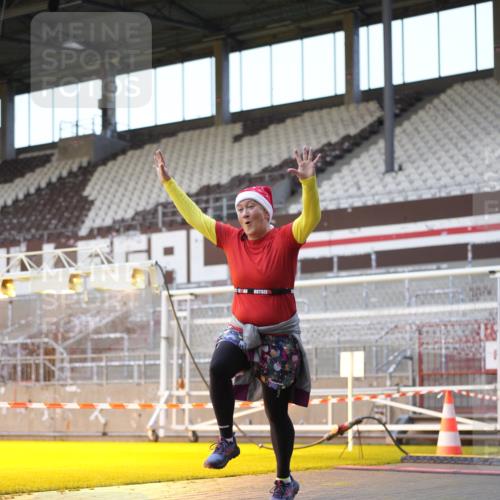 07.12.2025 - St. Pauli X-Mass-Run No. 15 Patografie http://msf.ph/oto/9375676 07.12.2025 10:04:05 Ziel 626, 628, 709, 1027, 1028, 1906, 2110, 2112, 2454, 3198, 3340, 3359 meine-sportfotos.de