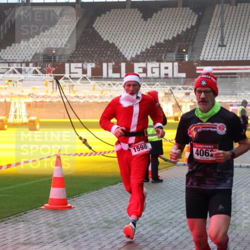 07.12.2025 - St. Pauli X-Mass-Run No. 15 Luisa Fischer http://msf.ph/oto/9375690 07.12.2025 09:54:08 Ziel 1598, 15, 4062, 96, 115, 1598, 2651, 3684, 4050, 4061, 4062 meine-sportfotos.de