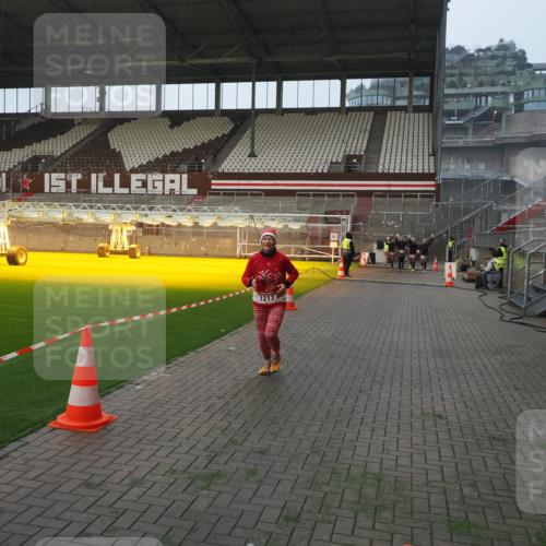 07.12.2025 - St. Pauli X-Mass-Run No. 15 Fabian Wolf http://msf.ph/oto/9375693 07.12.2025 10:04:51 Ziel 713, 1217, 3894, 4080, 4553, 4557 meine-sportfotos.de