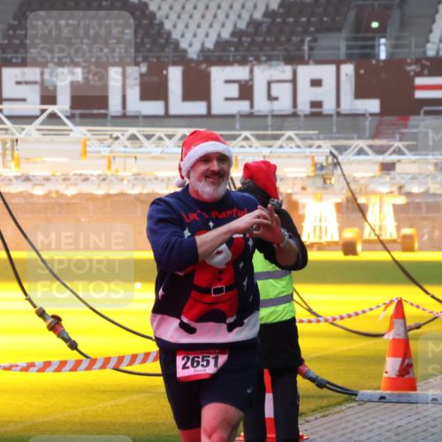 07.12.2025 - St. Pauli X-Mass-Run No. 15 Luisa Fischer http://msf.ph/oto/9375704 07.12.2025 09:54:18 Ziel 1, 2651, 96, 115, 1598, 2651, 4050, 4061, 4062 meine-sportfotos.de