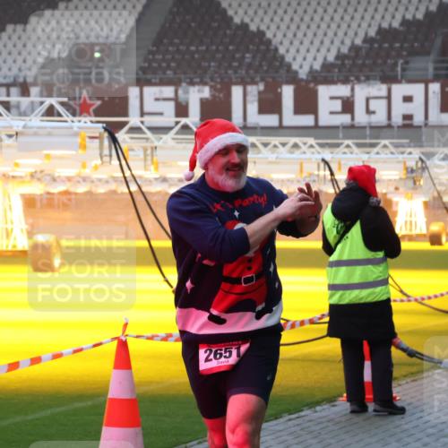 07.12.2025 - St. Pauli X-Mass-Run No. 15 Luisa Fischer http://msf.ph/oto/9375708 07.12.2025 09:54:19 Ziel 2651, 96, 115, 1598, 2651, 4050, 4061, 4062 meine-sportfotos.de