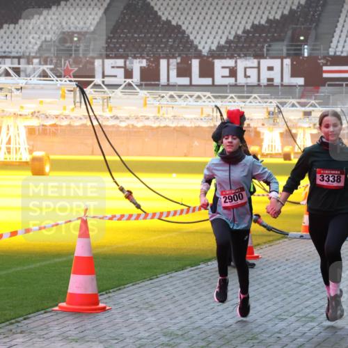 07.12.2025 - St. Pauli X-Mass-Run No. 15 Luisa Fischer http://msf.ph/oto/9375727 07.12.2025 09:54:26 Ziel 2900, 5, 3338, 96, 115, 1375, 1598, 2651, 2900, 3338, 4050, 4061, 4062 meine-sportfotos.de