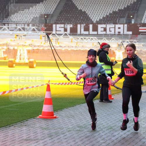 07.12.2025 - St. Pauli X-Mass-Run No. 15 Luisa Fischer http://msf.ph/oto/9375729 07.12.2025 09:54:26 Ziel 2900, 3338, 96, 115, 1375, 1598, 2651, 2900, 3338, 4050, 4061, 4062 meine-sportfotos.de