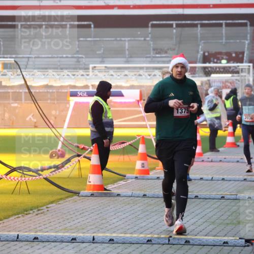 07.12.2025 - St. Pauli X-Mass-Run No. 15 Luisa Fischer http://msf.ph/oto/9375738 07.12.2025 09:54:37 Ziel 1375, 2036, 1375, 1598, 2036, 2133, 2651, 2900, 3310, 3338, 4050, 4061, 4062 meine-sportfotos.de