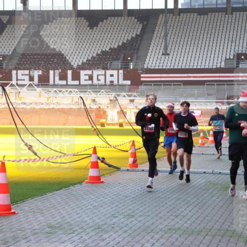 07.12.2025 - St. Pauli X-Mass-Run No. 15 Luisa Fischer http://msf.ph/oto/9375758 07.12.2025 09:54:41 Ziel 1, 2133, 220, 3310, 2036, 1375, 1598, 2036, 2133, 2209, 2651, 2900, 3310, 3338, 4061, 4062 meine-sportfotos.de