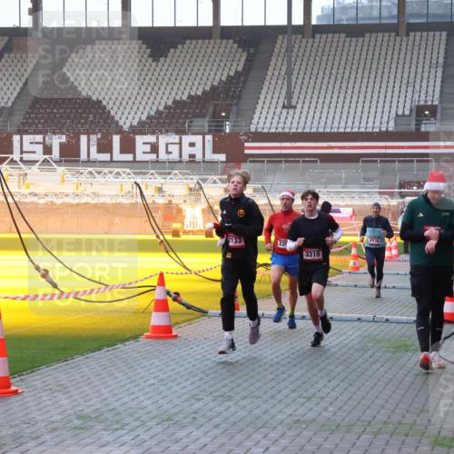 07.12.2025 - St. Pauli X-Mass-Run No. 15 Luisa Fischer http://msf.ph/oto/9375760 07.12.2025 09:54:41 Ziel 2133, 227, 10, 3310, 2036, 1375, 1598, 2036, 2133, 2209, 2651, 2900, 3310, 3338, 4061, 4062 meine-sportfotos.de