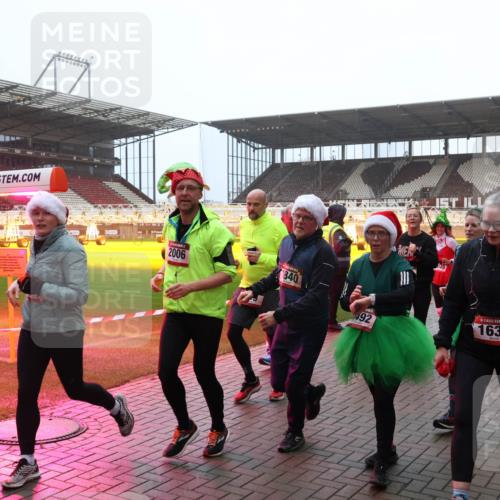 07.12.2025 - St. Pauli X-Mass-Run No. 15 Luisa Fischer http://msf.ph/oto/9375763 07.12.2025 11:06:05 Ziel 2006, 1840, 92, 1630, 199, 298, 300, 434, 659, 831, 924, 925, 927, 929, 932, 973, 1046, 1049, 1092, 1196, 1208, 1311, 1428, 1432, 1492, 1600, 1608, 1630, 1840, 1841, 2006, 2254, 2884, 3272, 3278 meine-sportfotos.de