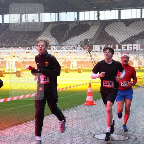 07.12.2025 - St. Pauli X-Mass-Run No. 15 Luisa Fischer http://msf.ph/oto/9375782 07.12.2025 09:54:44 Ziel 06, 2133, 1, 3310, 220, 2036, 1375, 1598, 2036, 2133, 2209, 2651, 2900, 3310, 3338 meine-sportfotos.de