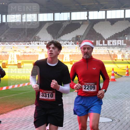 07.12.2025 - St. Pauli X-Mass-Run No. 15 Luisa Fischer http://msf.ph/oto/9375789 07.12.2025 09:54:45 Ziel 06, 15, 3310, 15, 2209, 2036, 1375, 1598, 2036, 2133, 2209, 2651, 2900, 3310, 3338 meine-sportfotos.de