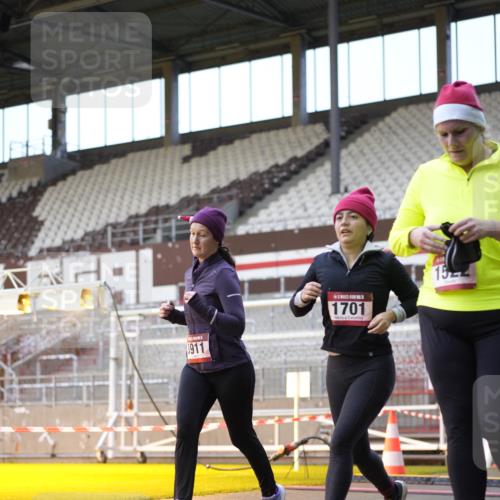 07.12.2025 - St. Pauli X-Mass-Run No. 15 Patografie http://msf.ph/oto/9375790 07.12.2025 10:04:27 Ziel 713, 1291, 1302, 1522, 1701, 1738, 1871, 2569, 2570, 3188, 3477, 3894, 3911, 4673 meine-sportfotos.de