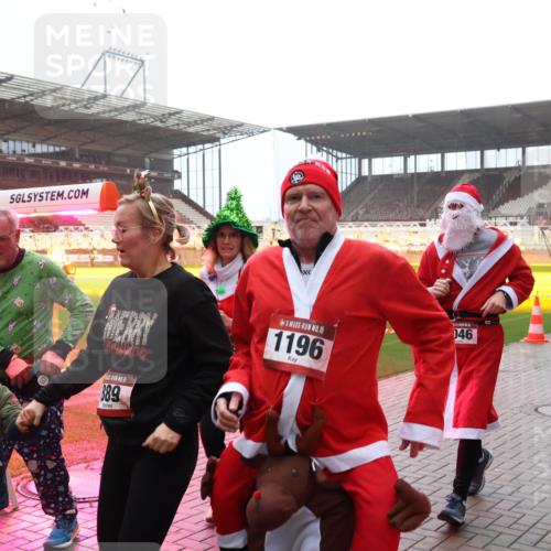 07.12.2025 - St. Pauli X-Mass-Run No. 15 Luisa Fischer http://msf.ph/oto/9375791 07.12.2025 11:06:08 Ziel 15, 1196, 5, 889, 046, 92, 199, 298, 300, 434, 659, 693, 831, 924, 925, 927, 929, 932, 973, 1024, 1025, 1046, 1049, 1092, 1196, 1208, 1311, 1428, 1432, 1492, 1600, 1608, 1630, 1648, 1840, 1841, 2006, 2254, 2884, 3272, 3278 meine-sportfotos.de