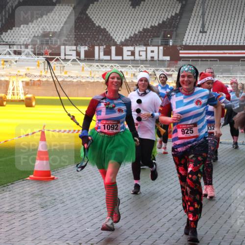 07.12.2025 - St. Pauli X-Mass-Run No. 15 Luisa Fischer http://msf.ph/oto/9375805 07.12.2025 11:06:16 Ziel 1092, 5, 925, 32, 1432, 92, 199, 298, 300, 402, 403, 434, 556, 659, 693, 831, 854, 858, 878, 920, 924, 925, 927, 929, 932, 944, 973, 1024, 1025, 1046, 1049, 1092, 1196, 1208, 1223, 1229, 1287, 1311, 1428, 1429, 1430, 1432, 1600, 1608, 1648, 1840, 1841, 2006, 2243, 2245, 2254, 2884, 3272, 3278, 4579, 4581, 4583, 4585, 4587 meine-sportfotos.de